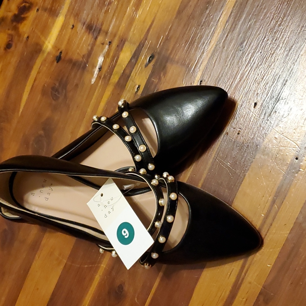 Black Flats w/pearl detail